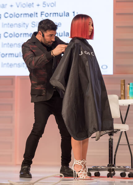 richard-mannah-bob Richard Mannah on-stage at event cutting models hair