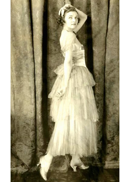 richard-mannah-bob4 Vintage image of women with bob haircut