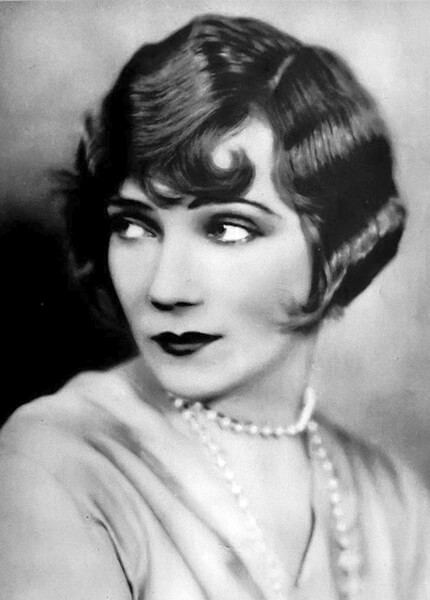 richard-mannah-bob5 Vintage B&W image of women with a bob haircut